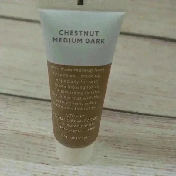 Undone Beauty Matte Light Coverage - Picture 3 of 3